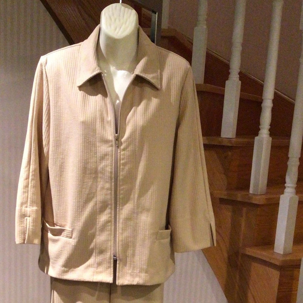 NWOT collared ribbed jacket with front zipper enclosure